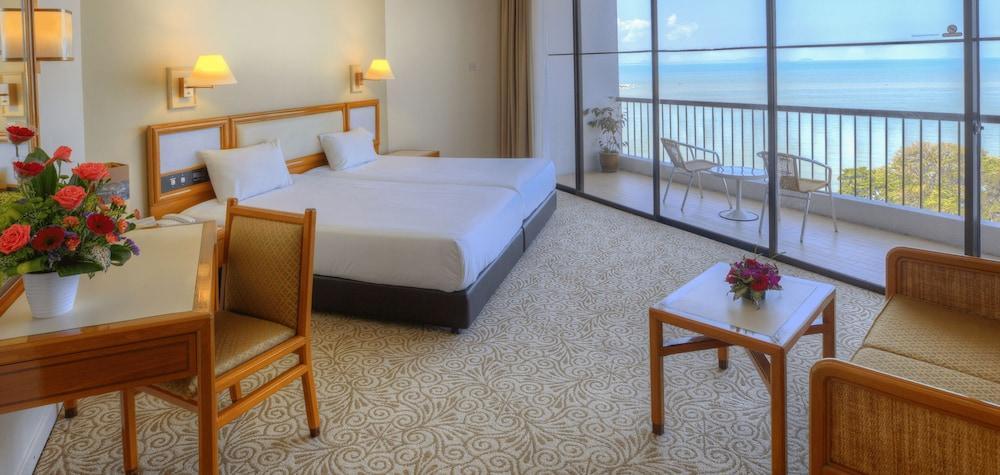 M Social Resort Penang Tanjung Bungah  Exterior photo